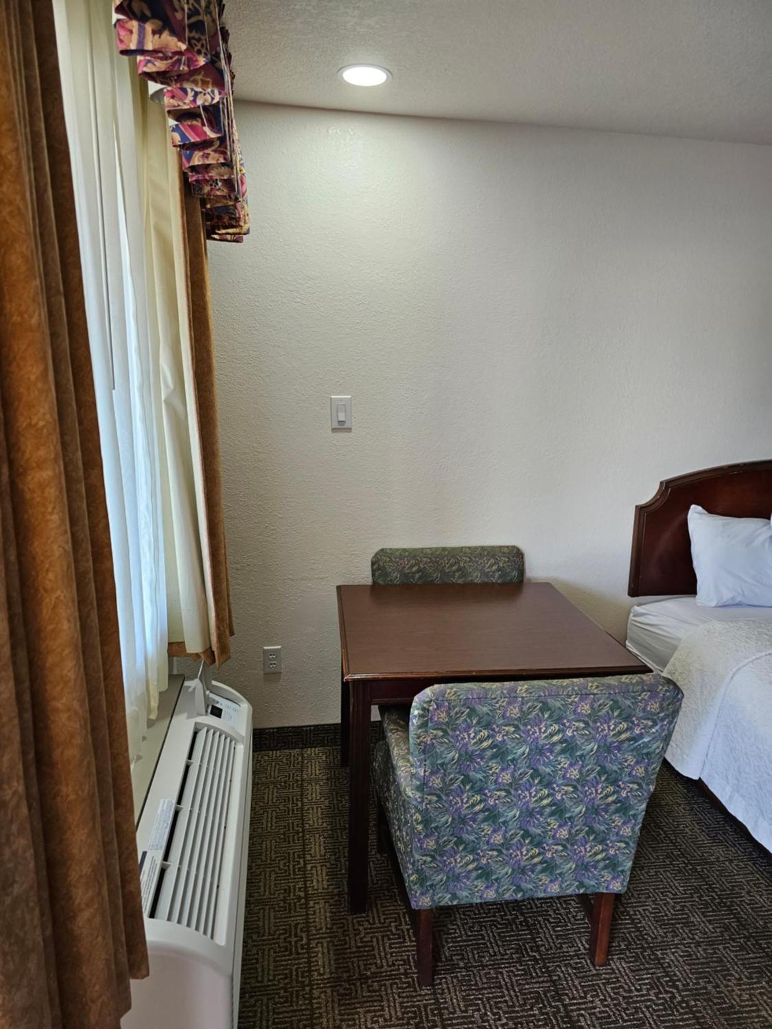 Rodeway Inn Тукумкари Экстерьер фото